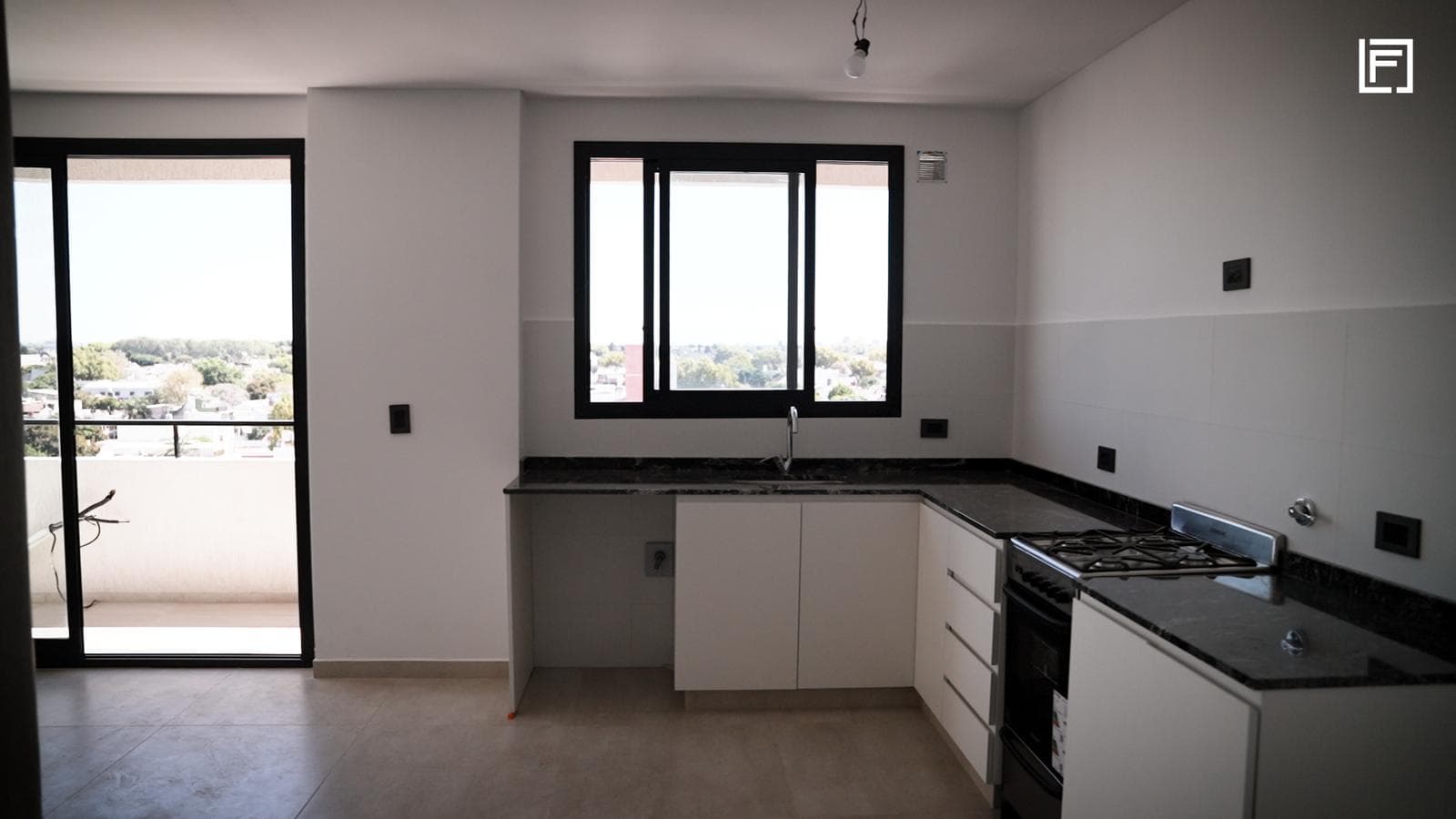 Departamento 3 Ambientes al frente balcón y terraza privada con parrilla en San Martín