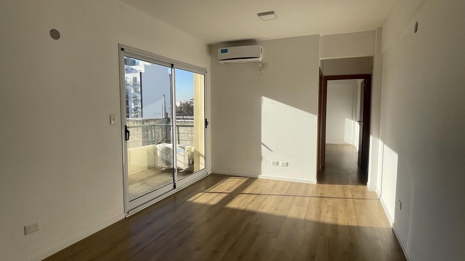 Estrená tu próximo hogar | 2 Ambientes con Vista Abierta, Balcón y Sol de Mañana